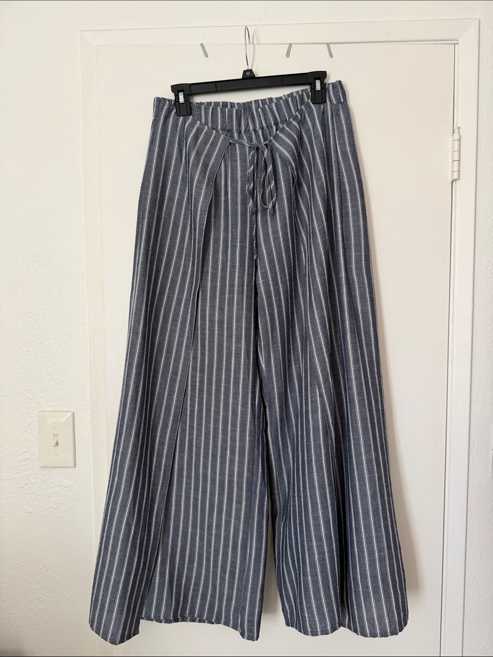 NWOT- Halogen Wide-Leg Striped Faux Drawstring Pants in Navy and White